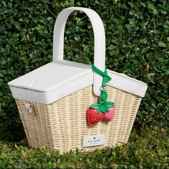 Kate spade wicker picnic basket NWT strawberry - Picture 3 of 10
